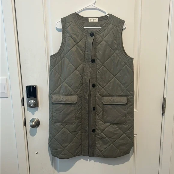 Aritzia Green Quilted Vest with Stand-Up Collar - Picture 1 of 3